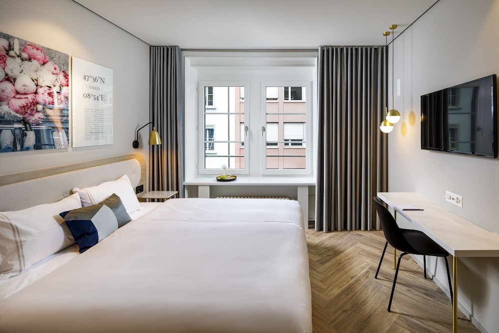 ROOM, KING BED
