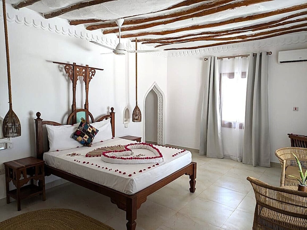 Hakuna Majiwe Beach Lodge 12/50