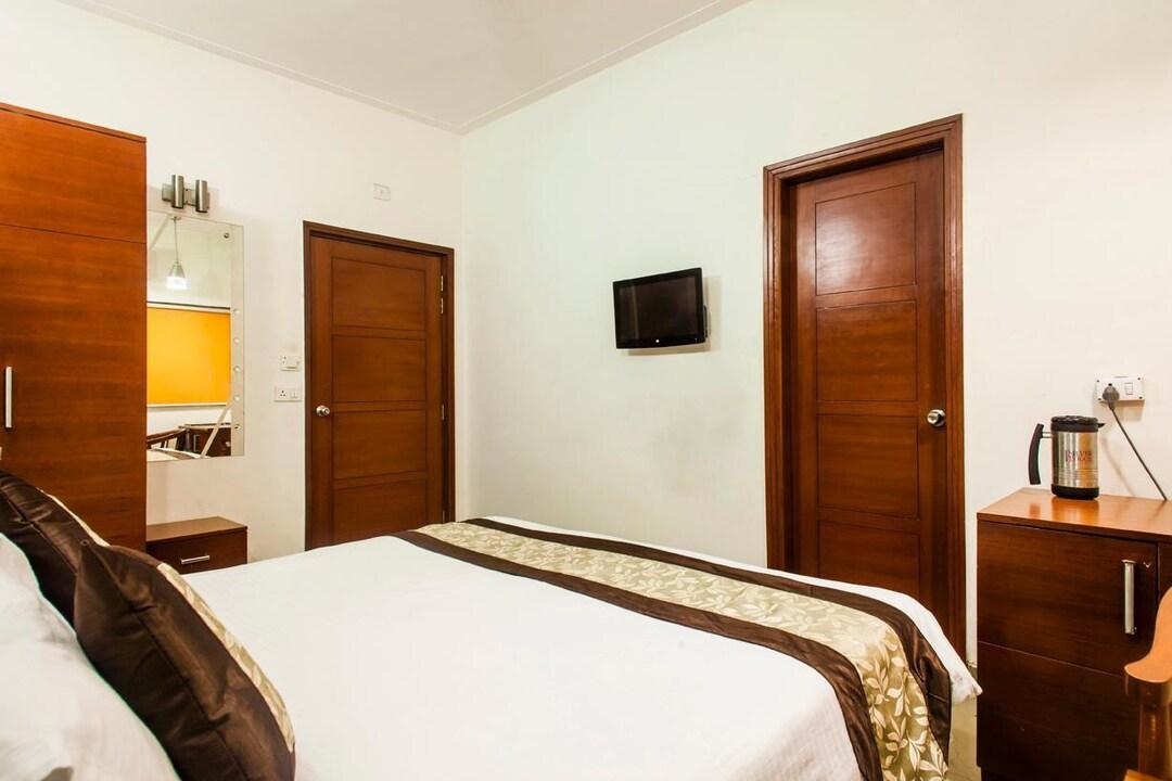 Hotel Deviram Palace 12/25