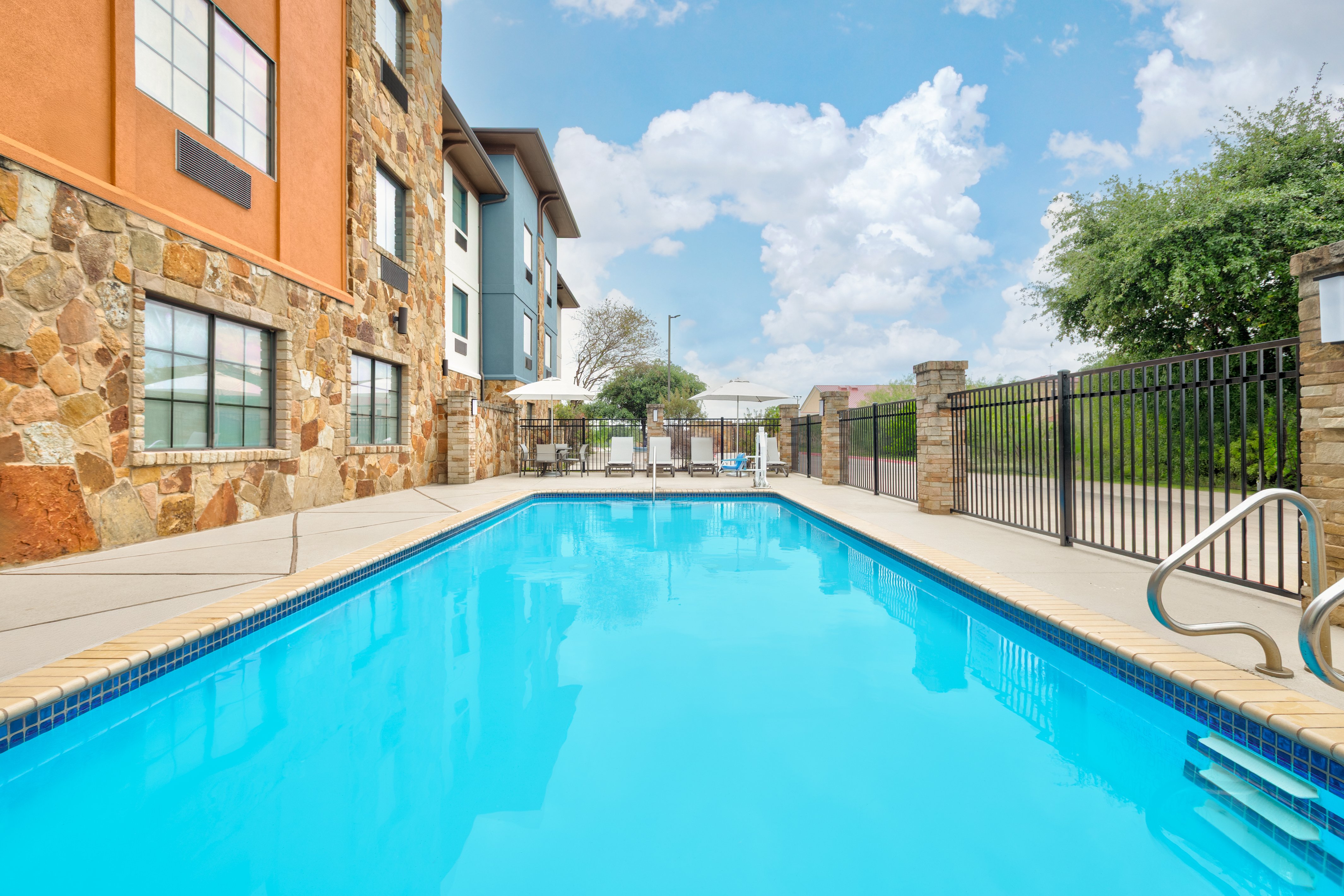 Holiday Inn Express Hotel Suites Marble Falls 64/64