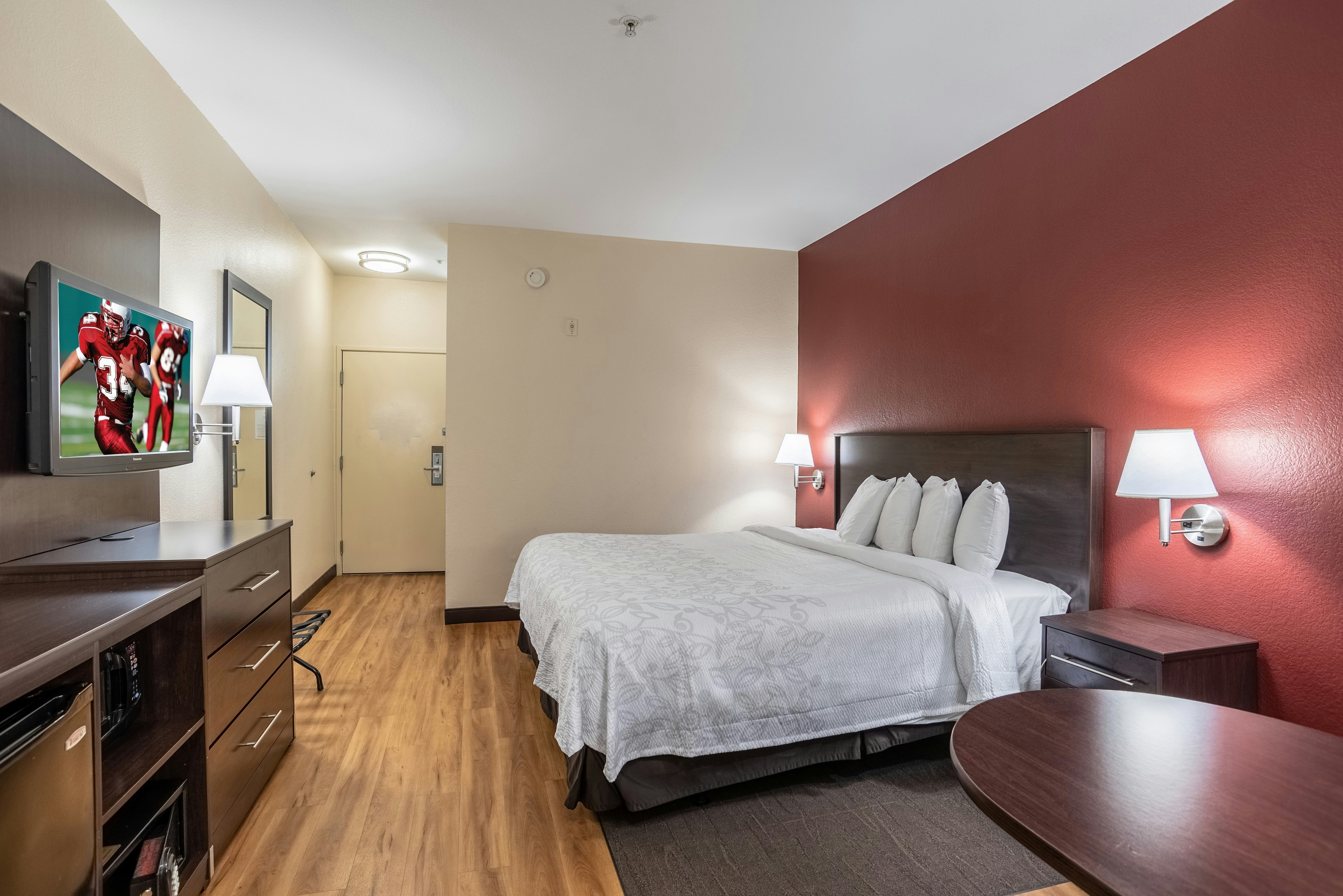غرفة سوبيريور بسرير كينج لذوي الإعاقة، Red Roof PLUS Phoenix West 5/7