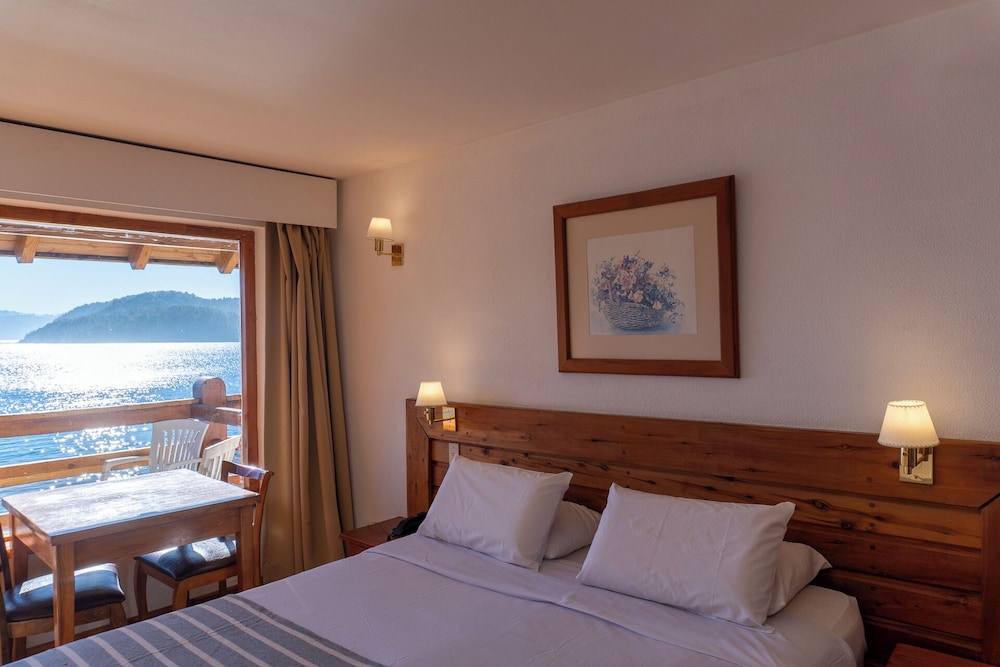 STANDARD, DOUBLE BED, LAKE VIEW