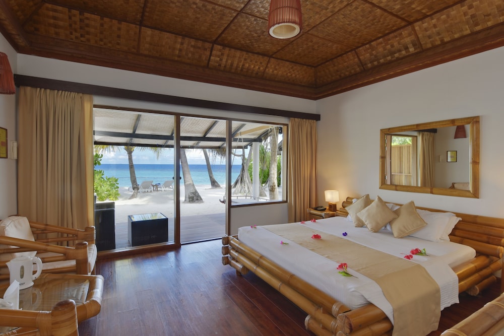 Angaga Island Resort And Spa 6/57