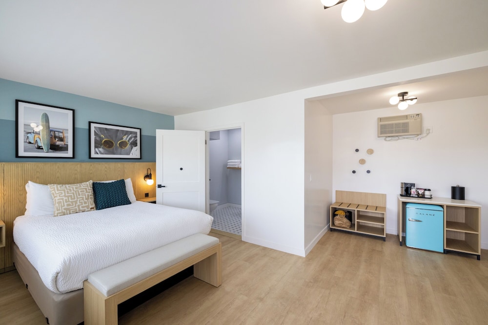 Tides Oceanview Inn & Cottages 21/50