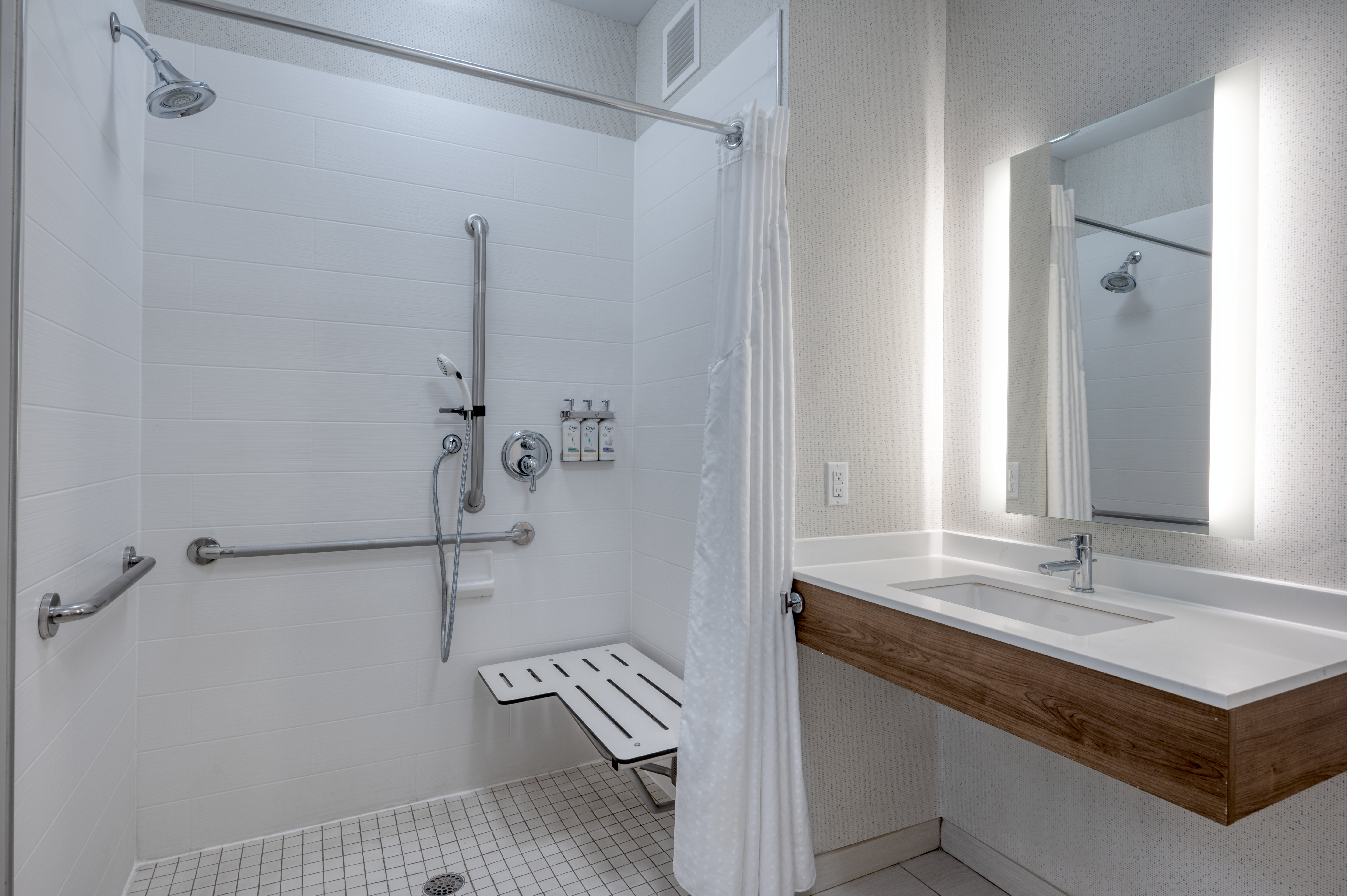 Holiday Inn Express Radcliff - Fort Knox 50/50