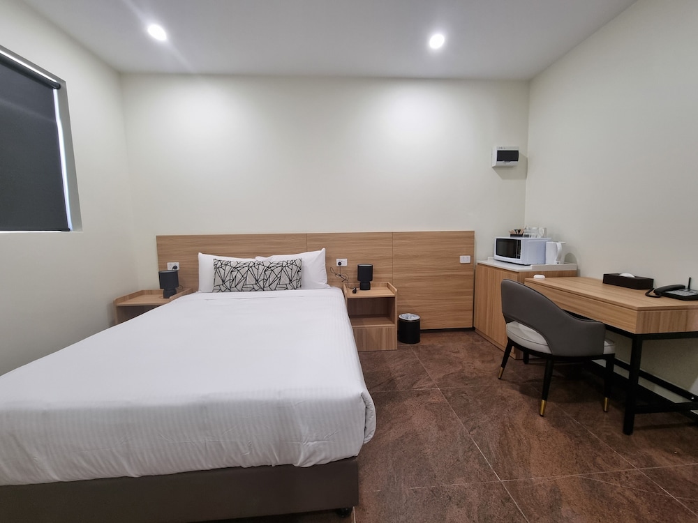WM Hotel Bankstown 24/56