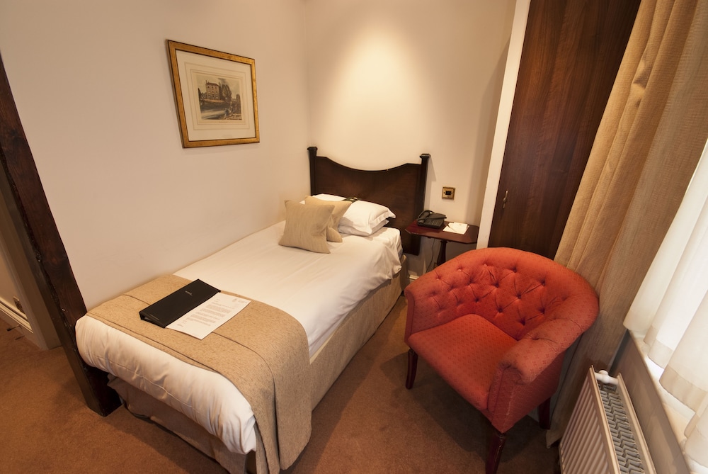 SIR CHRISTOPHER WREN HOTEL AND SPA 36/84