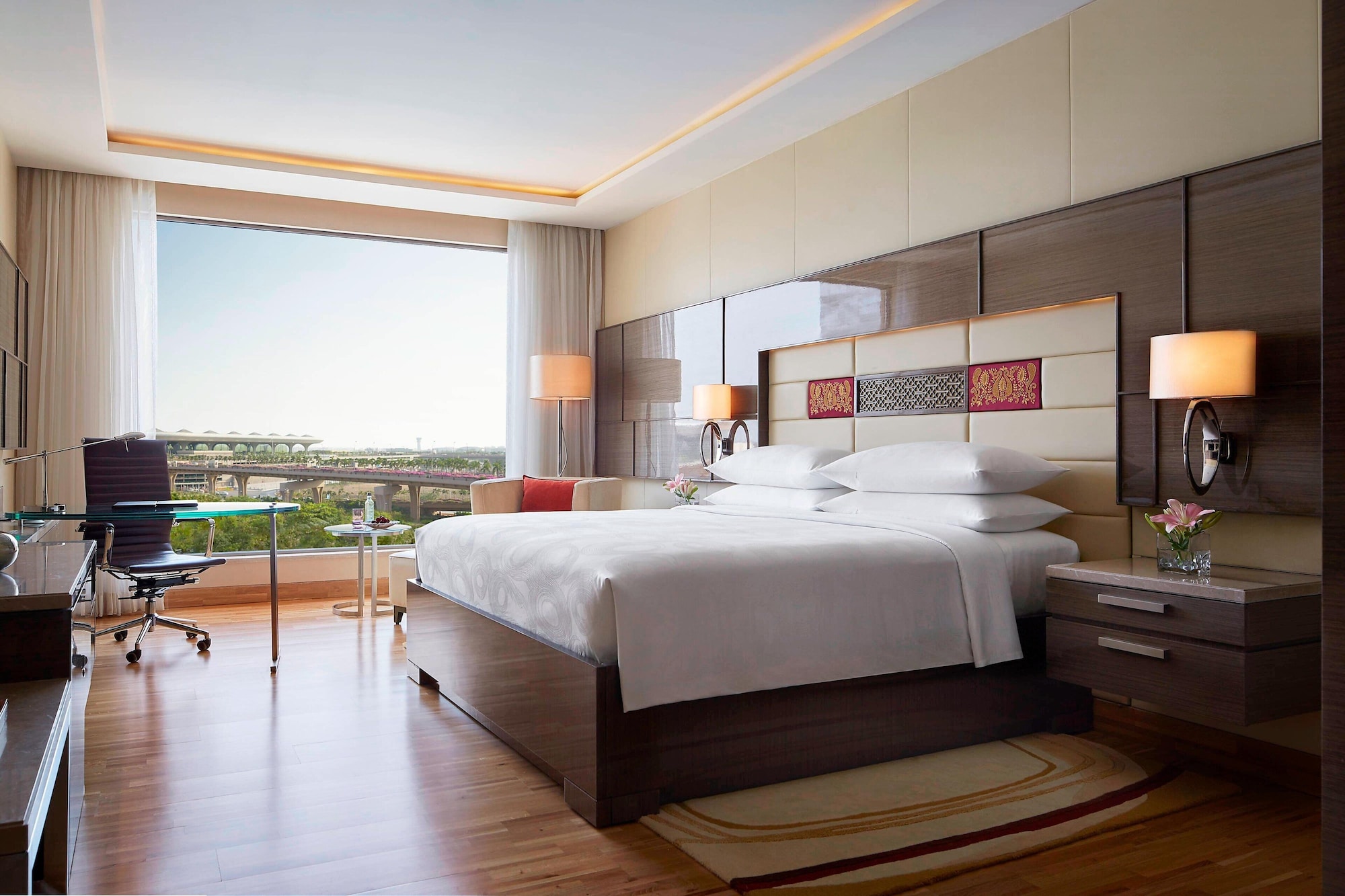 ROOM, KING BED, POOL VIEW