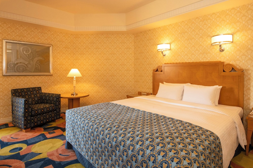 Disney Ambassador Hotel 8/50