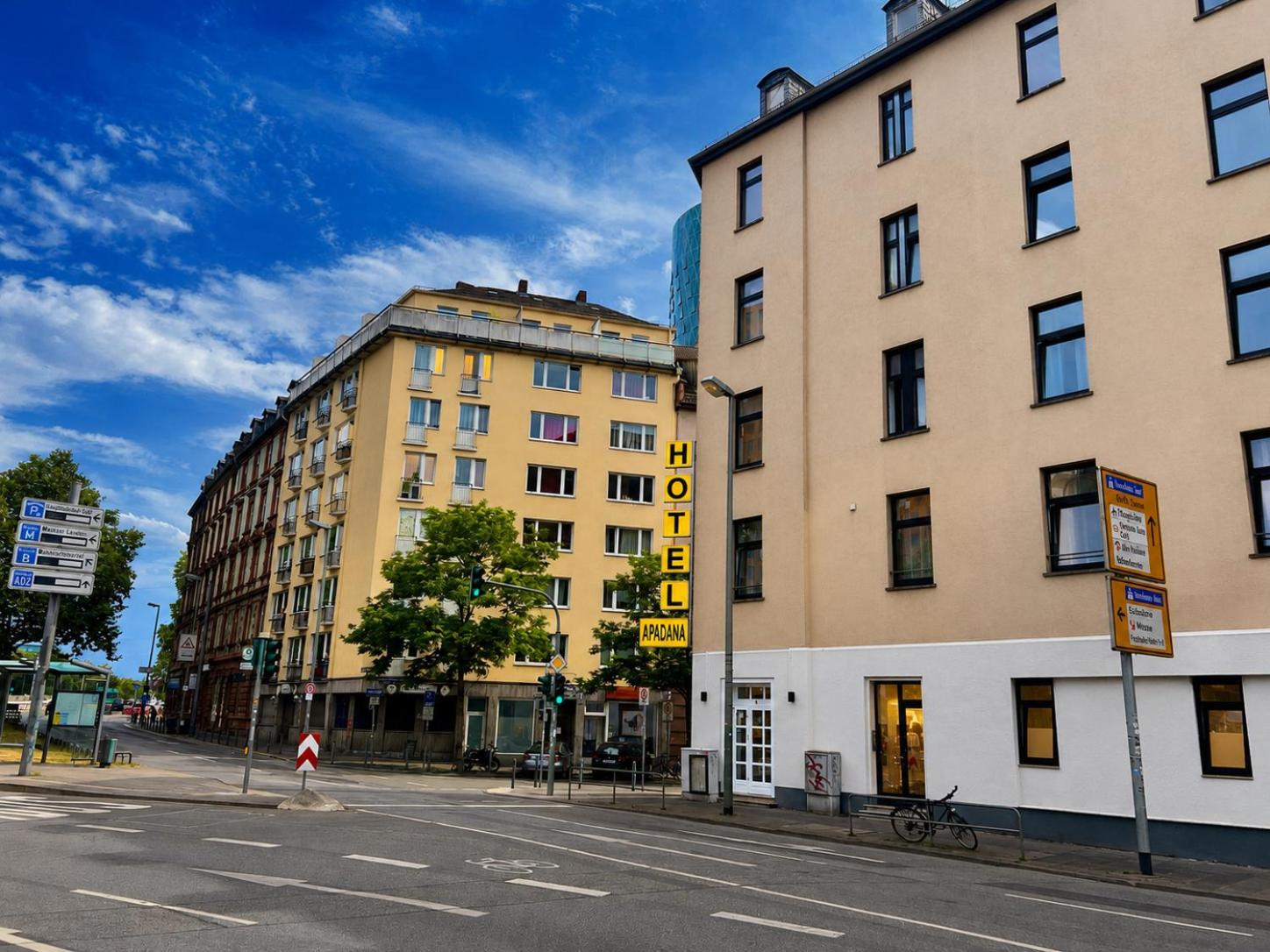 Apadana Hotel 40/50