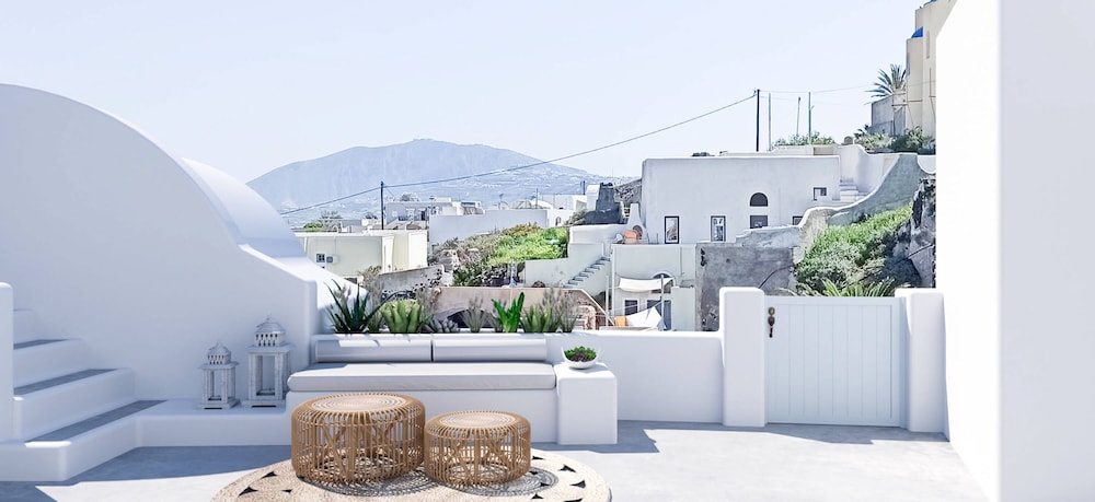 Hill Suites 8/50