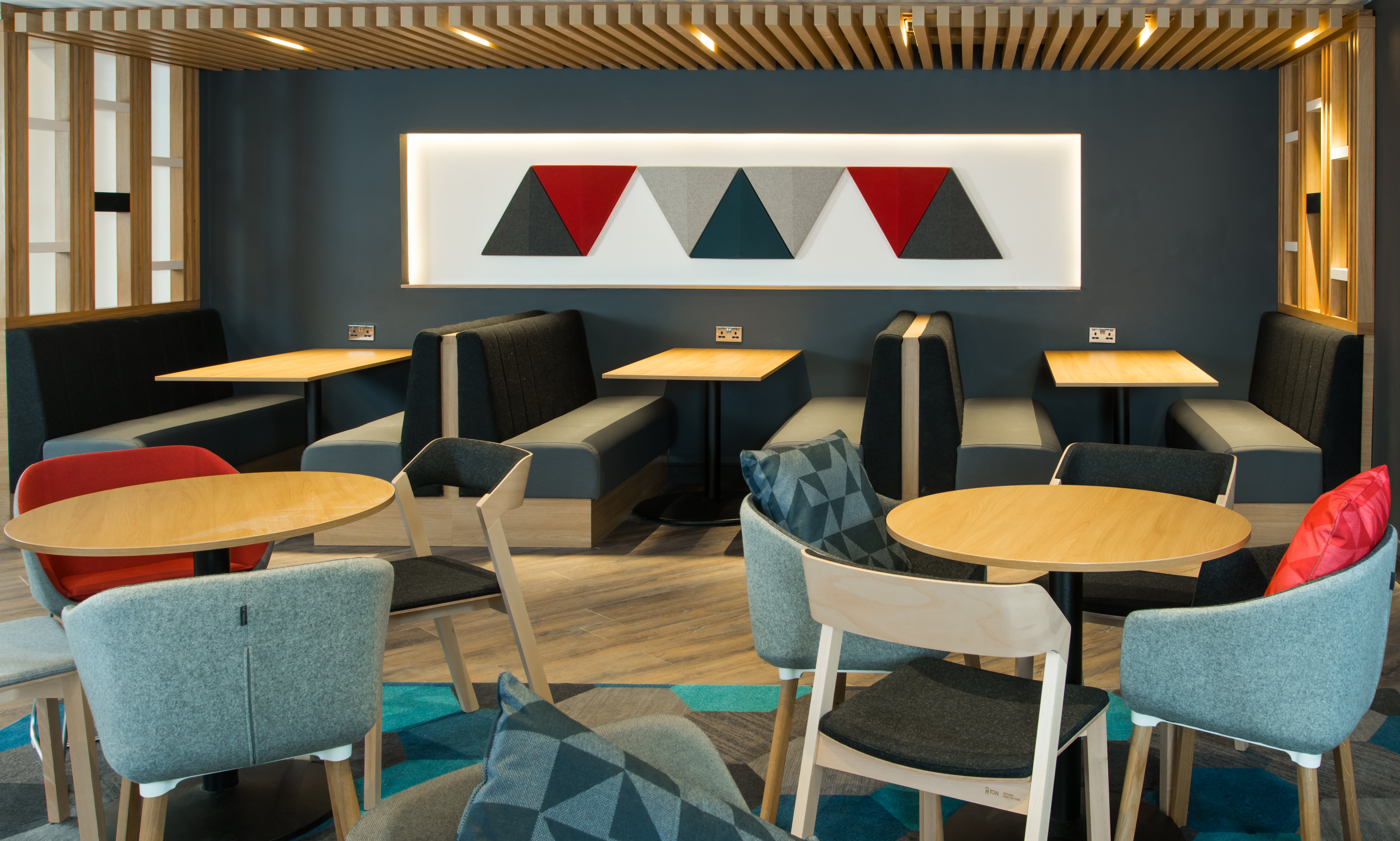 HOLIDAY INN EXPRESS BIRMINGHAM NEC 35/73