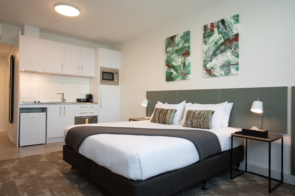 Sojourn Apartment Hotel Riddiford Street Limited 28/54