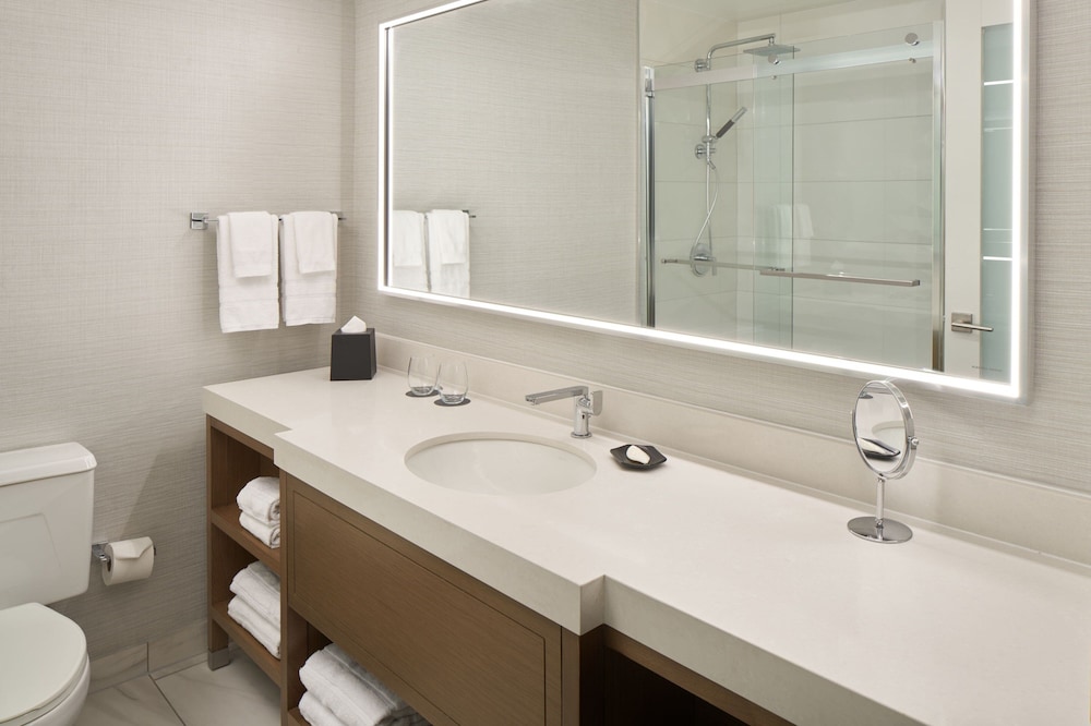 The Westin Indianapolis 48/50