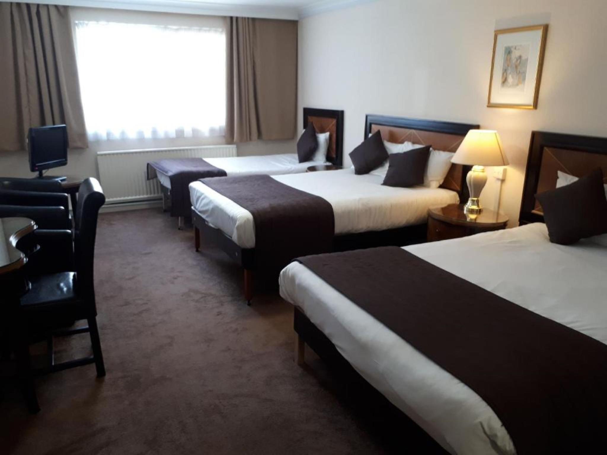 ROOM, DOUBLE BED