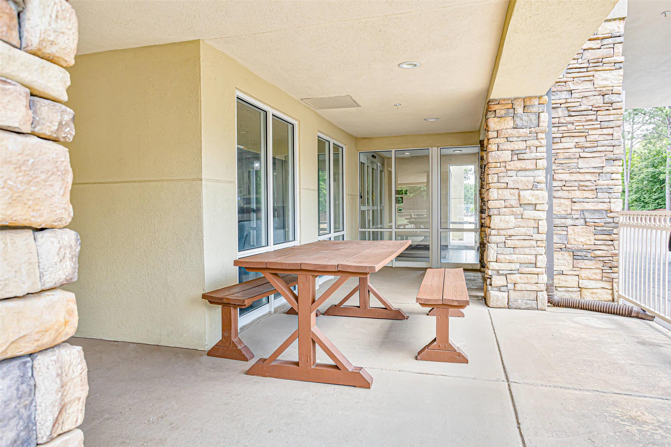 Comfort Inn and Suites Montgomery East Carmichael Rd 38/54