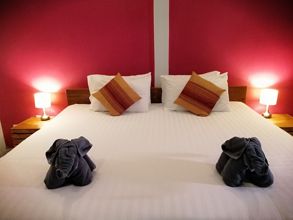 Naiharn Beach Resort 30/70