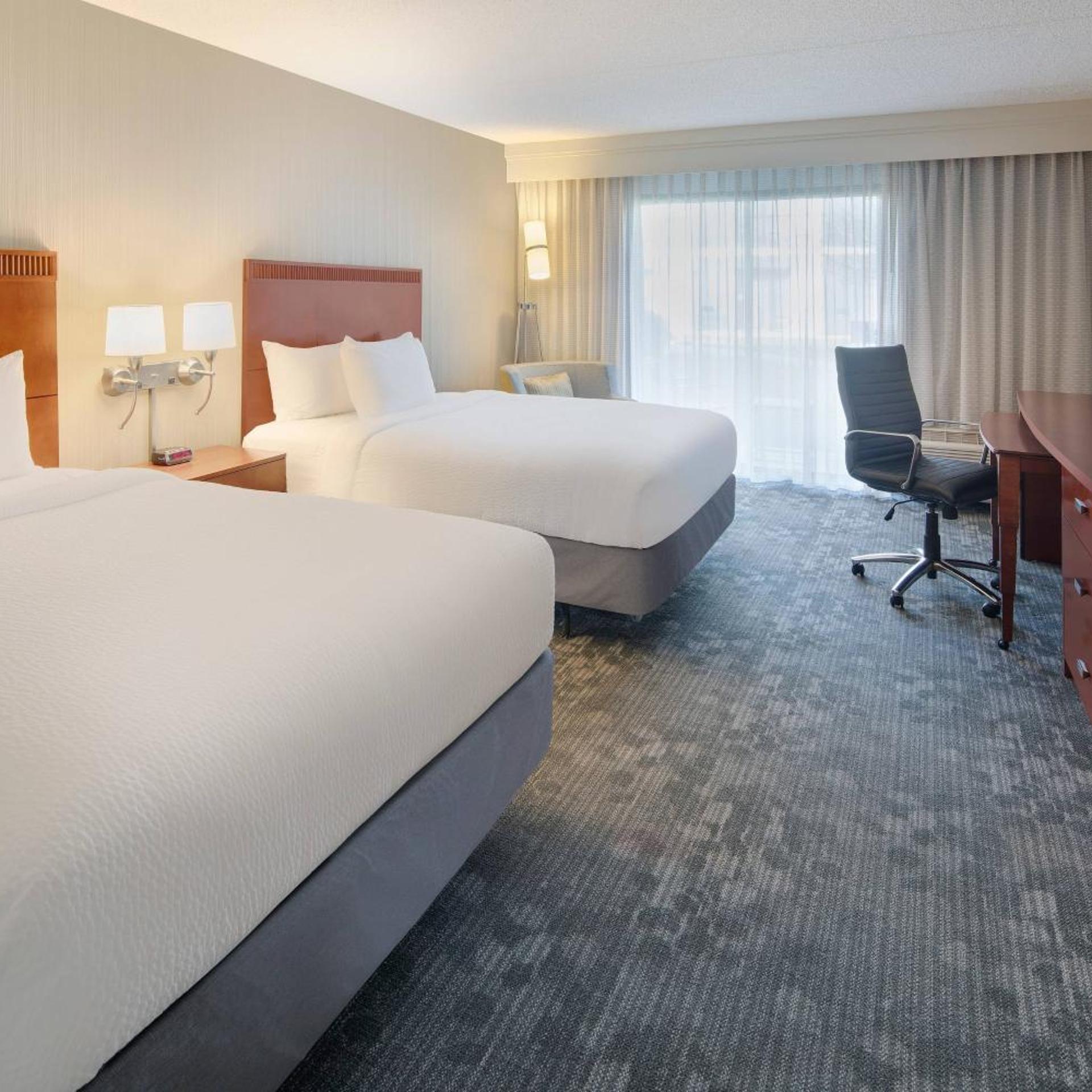 Room, 2 Queen Beds, Bathtub, Accessible