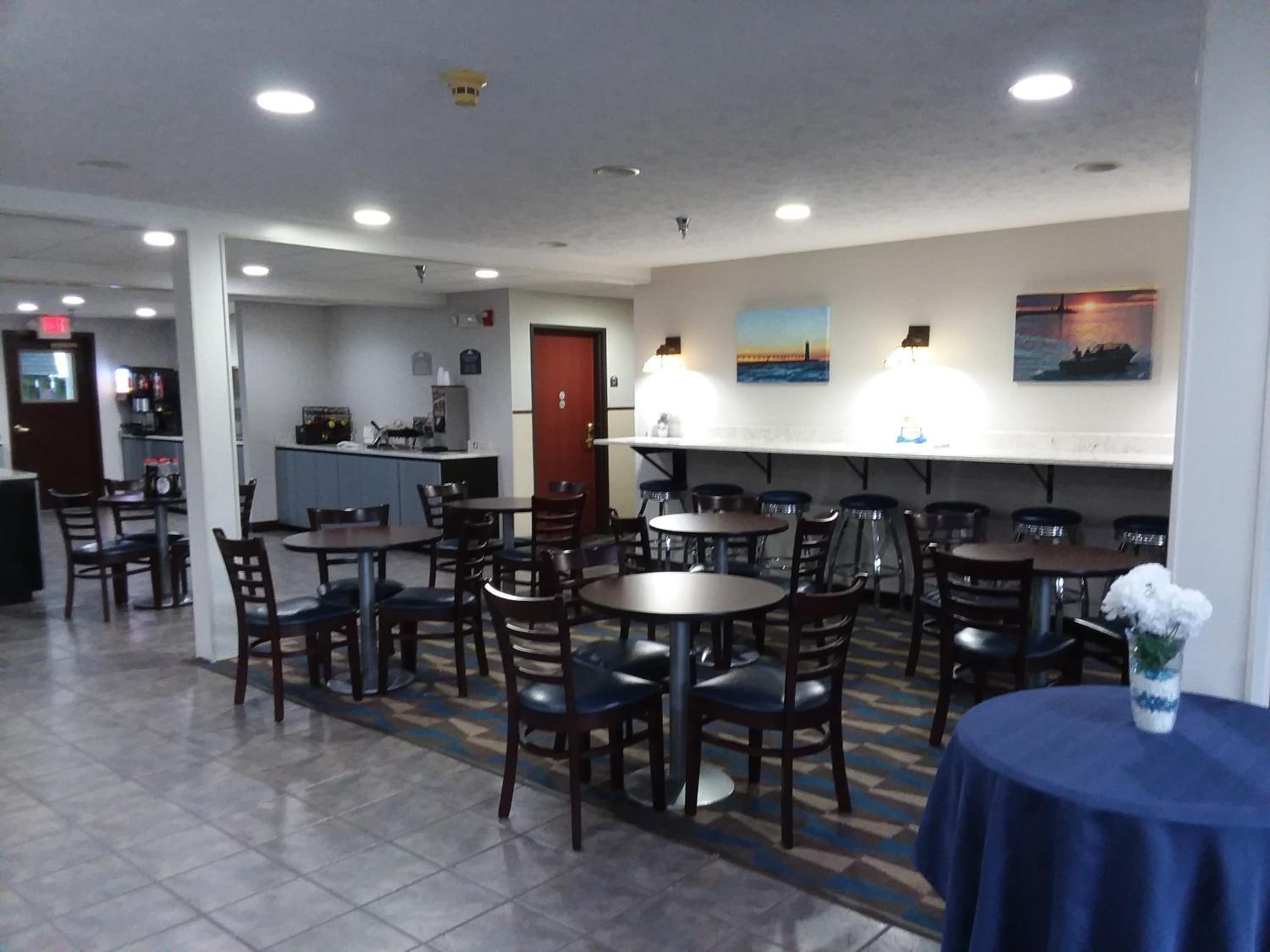 Microtel Inn & Suites by Wyndham Manistee 26/50