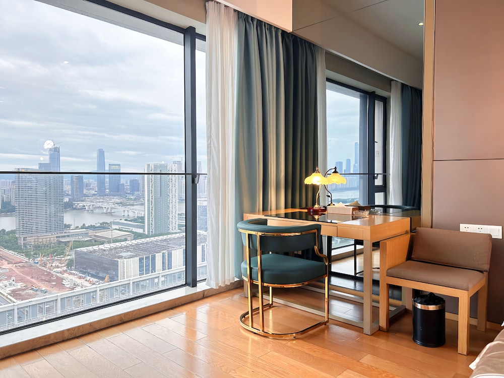 Xingyi International Hotel Poly Store 59/70