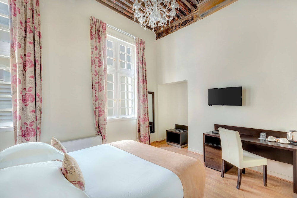 Classic, Queen Bed