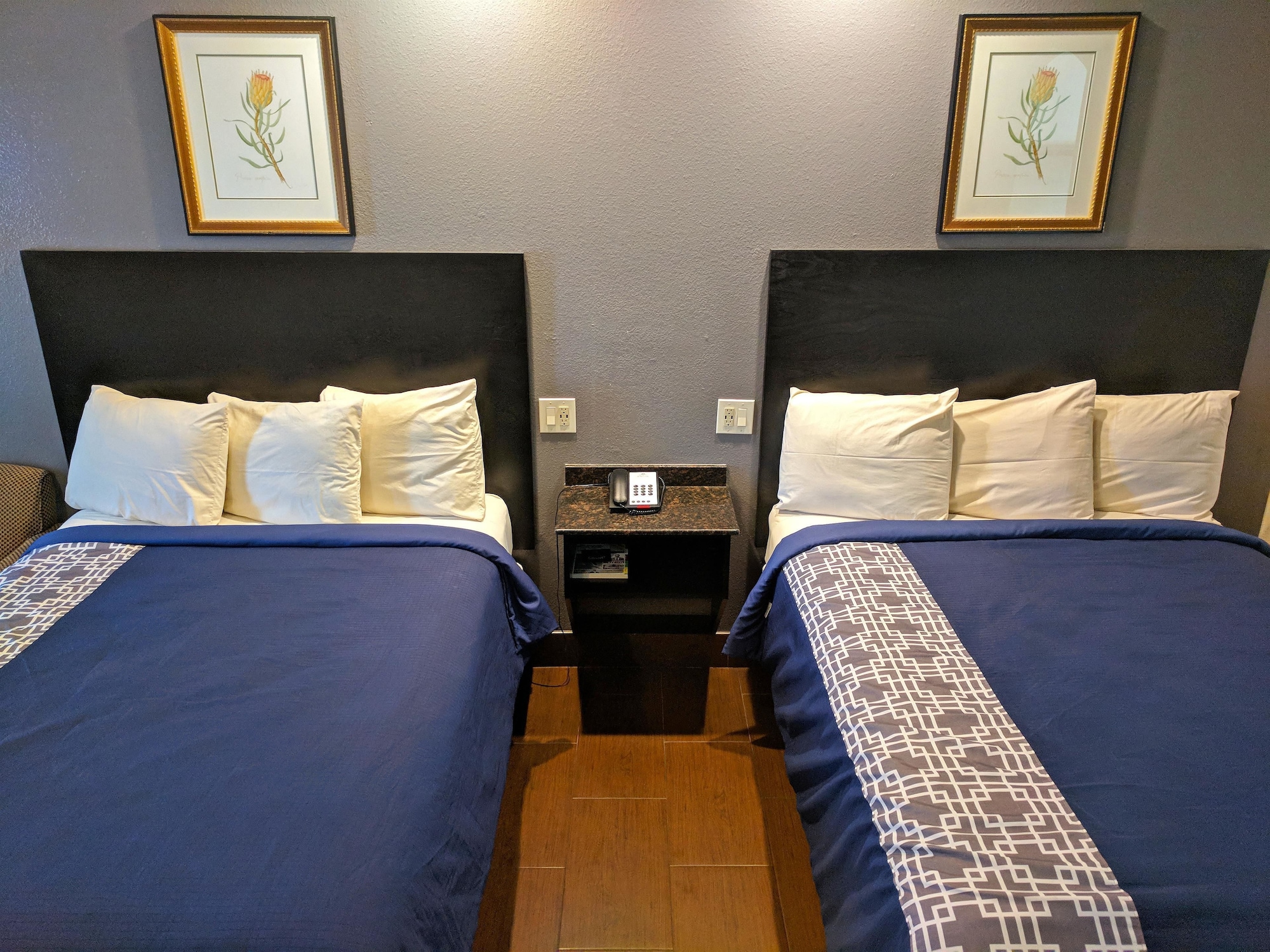 DELUXE, 2 QUEEN BEDS