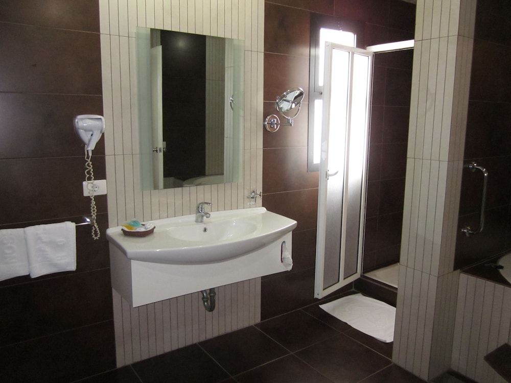 Madisson Hotel 57/60