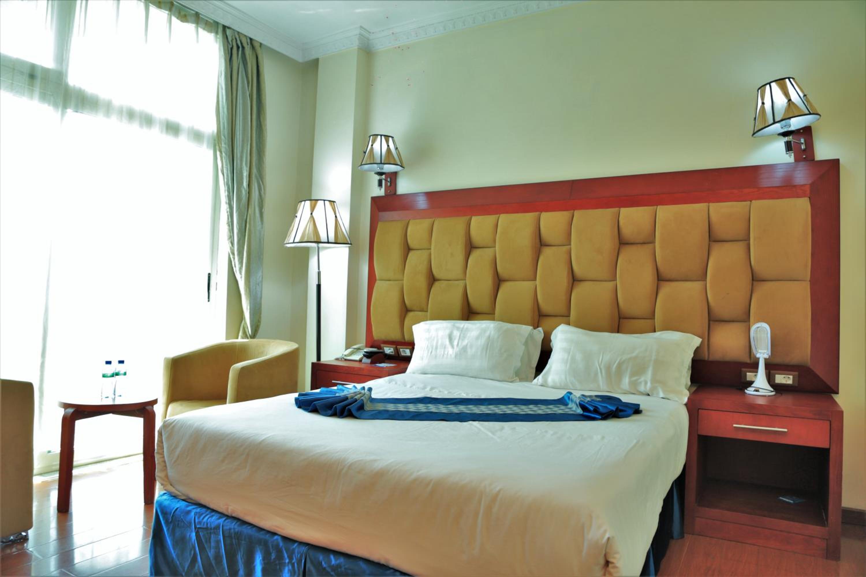 Blue Birds International Hotel 7/50