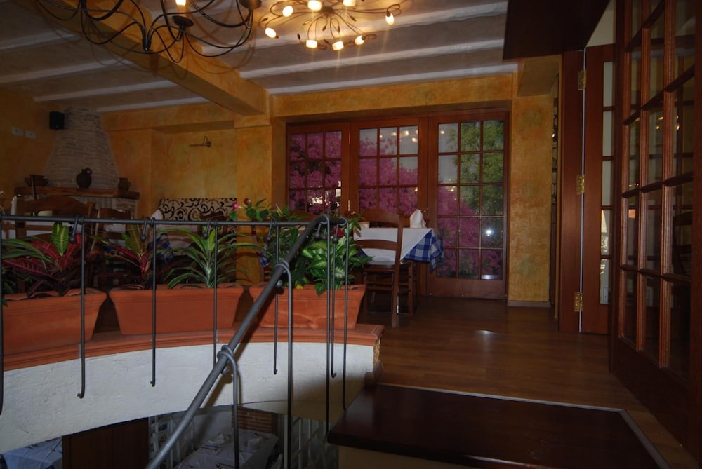 HOTEL TOWN HOUSE 24/36