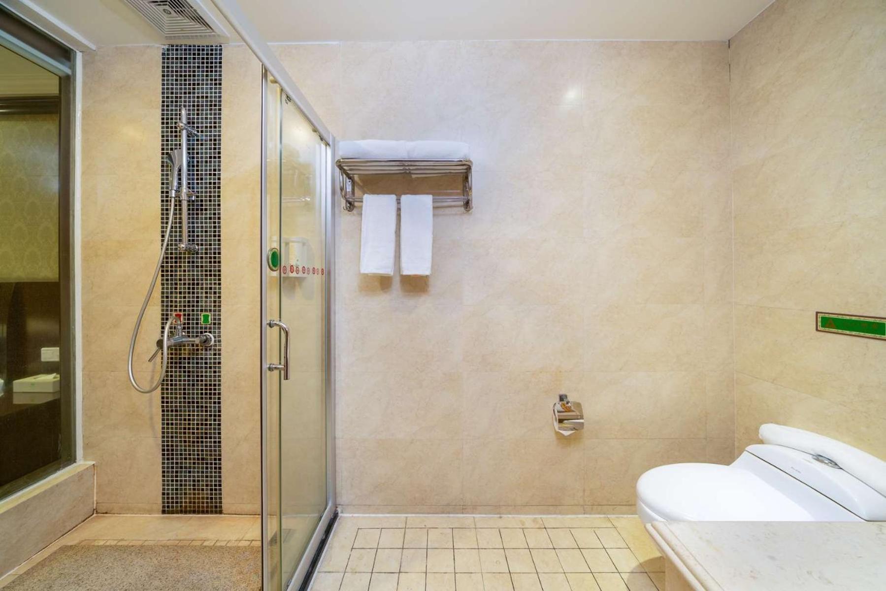 Vienna Hotel (Dongguan Houjie Convention and Exhibition Center) 75/75