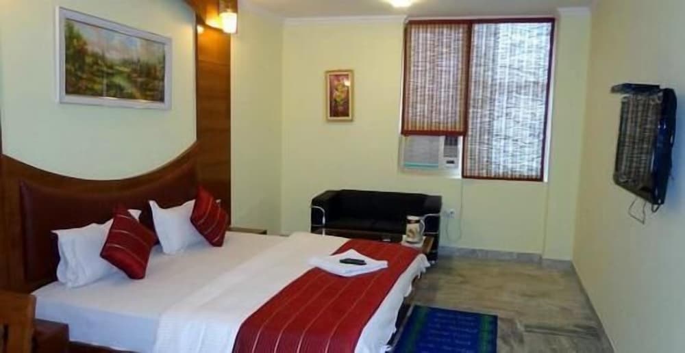 Castle Blue Hotel 24/49