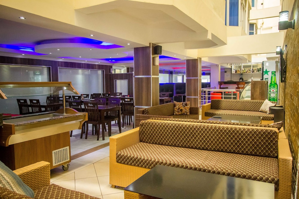 Airport Landing Hotel 40/48