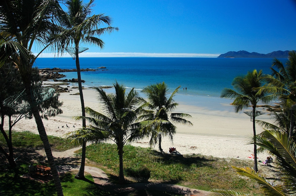 Rose Bay Resort 64/70