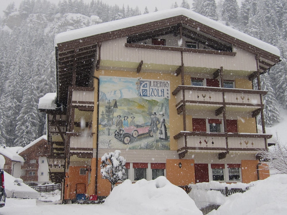 HOTEL AZOLA 2/50