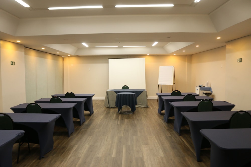 Hotel Adrianopolis All Suites 62/65