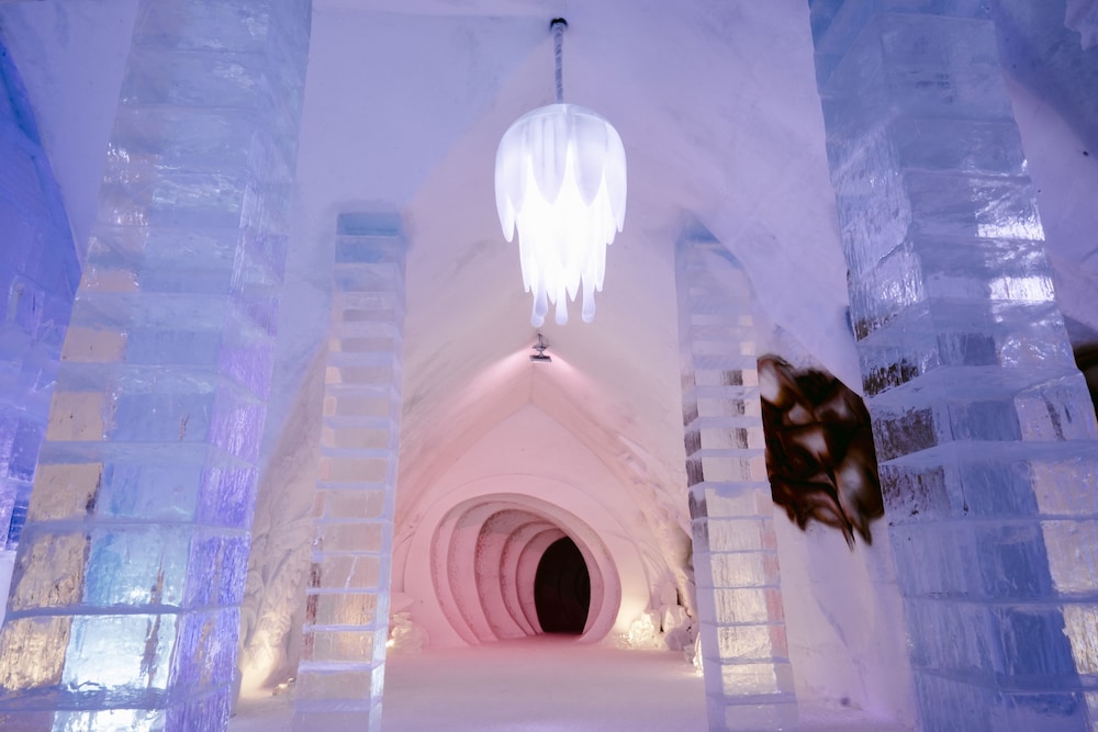 Hotel De Glace (Ice Hotel) 11/36