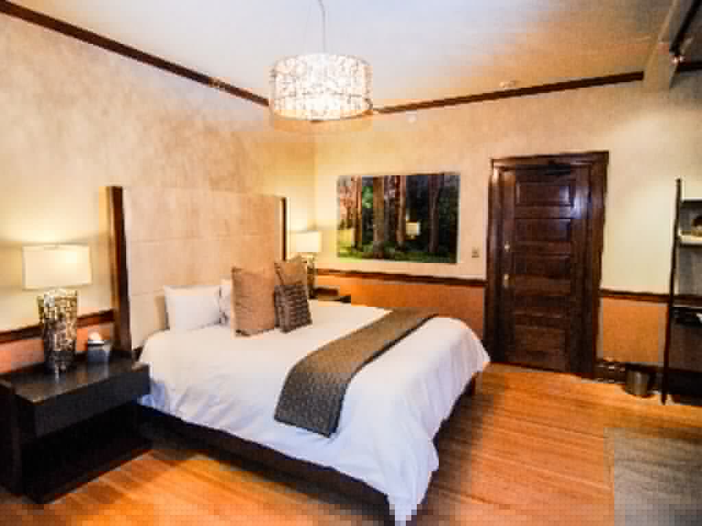 Suite, Mansion, King Bed, Parlor
