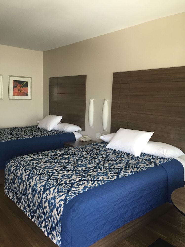 Palace Inn Gulfgate 17/40