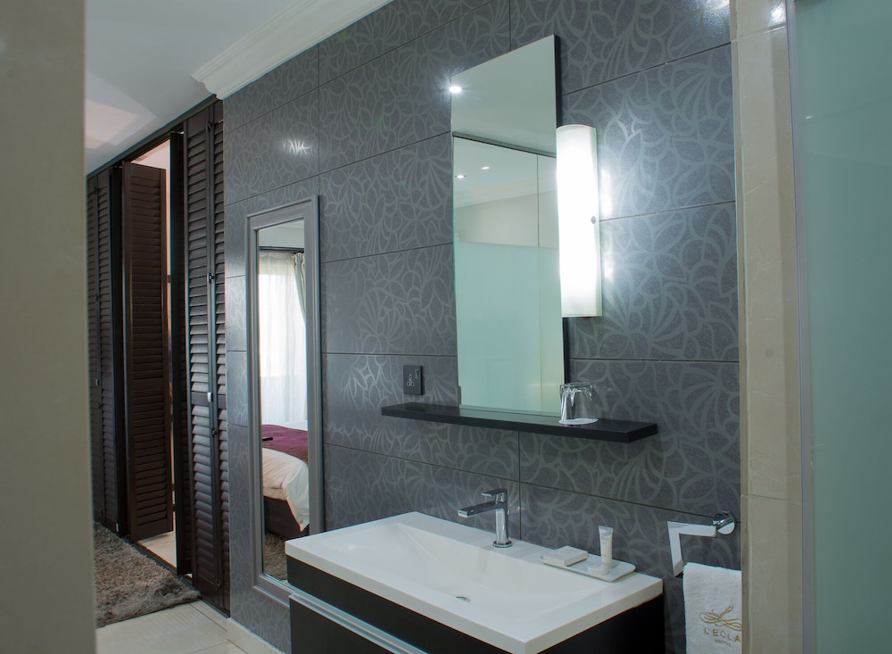 Leola Suites 32/37