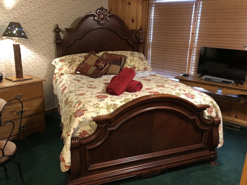 Evergreen Cottage Inn & Cabins 13/38