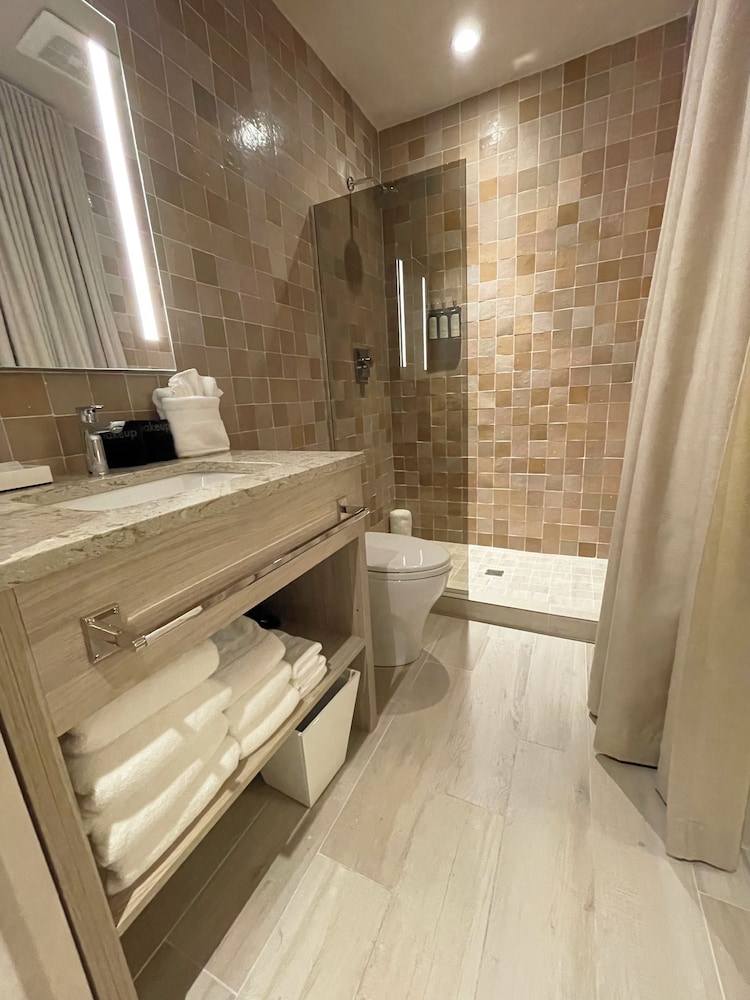 Luxx Plaza Hotel 50/51