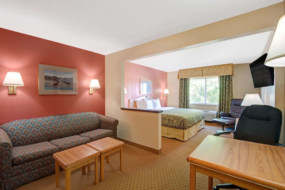 Days Inn & Suites By Wyndham Airport Albuquerque 28/38
