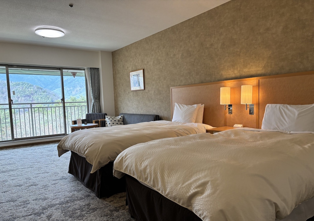 Moderate, Twin Beds, Mountain View