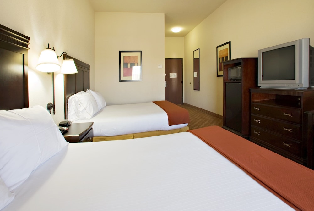 Holiday Inn Express Hotel & Suites Sweetwater 13/47