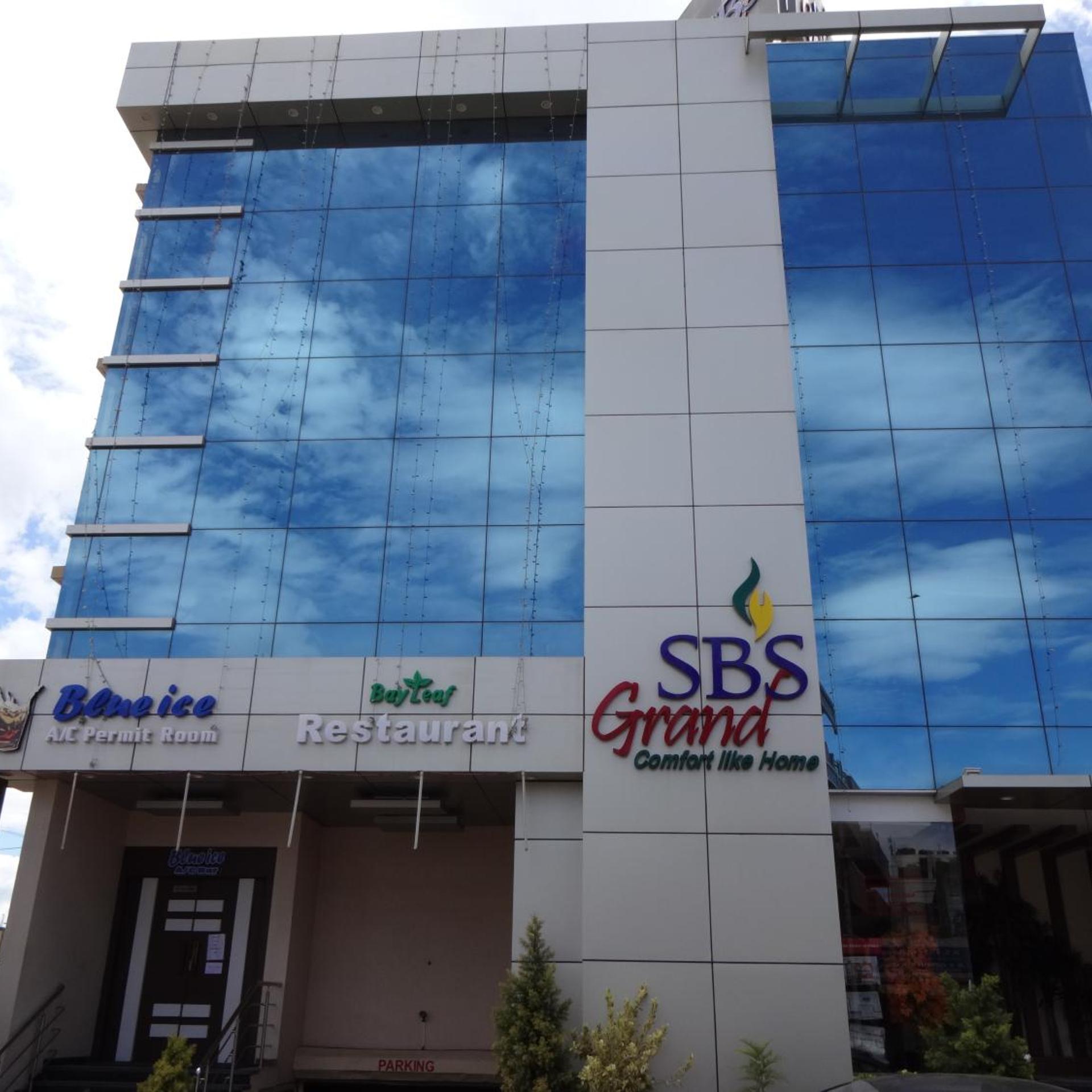 OYO Premium Avinashi Road Hope College 1/43