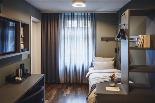 Medium, Twin Beds