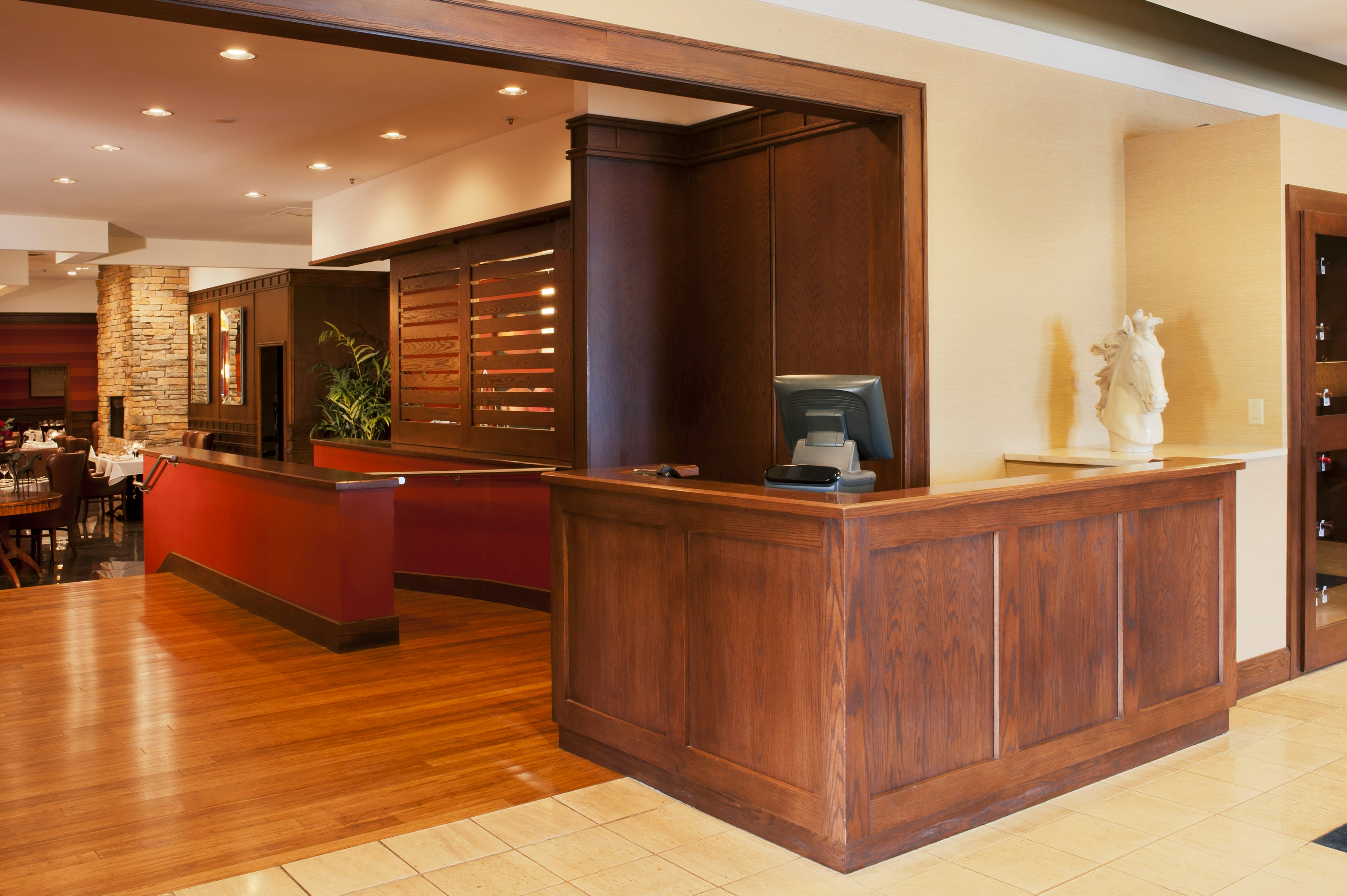 Lobby at DoubleTree by Hilton Hotel Collinsville - St. Louis, COLLINSVILLE - IL