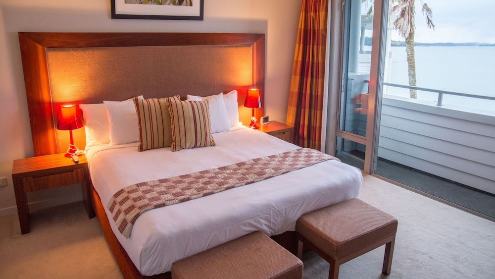 The Waterfront Suites Heritage Collection 10/50