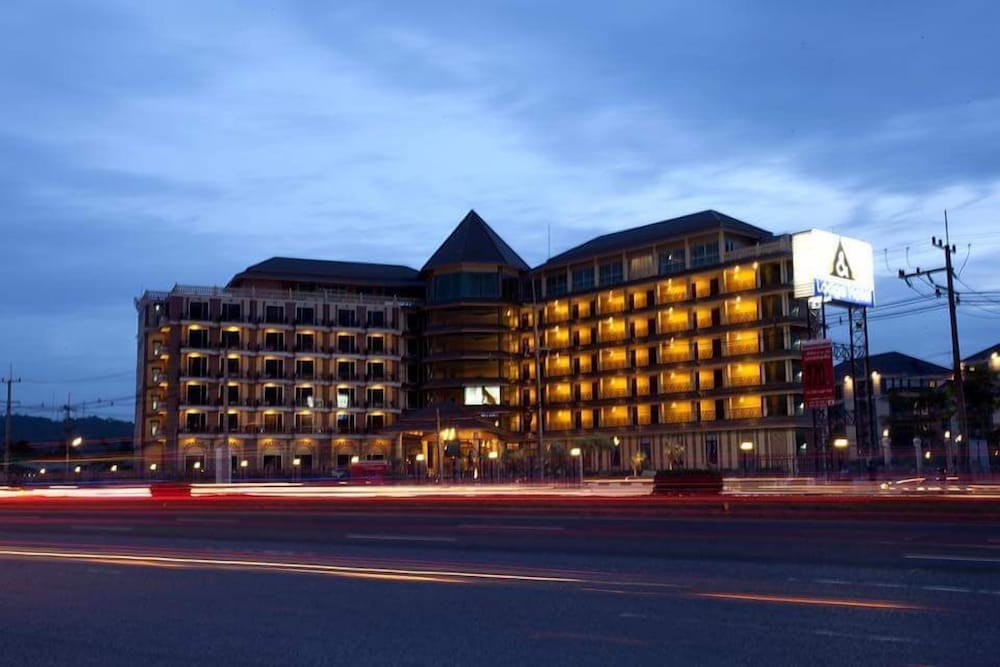 J & Y Lodge Hotel photo1