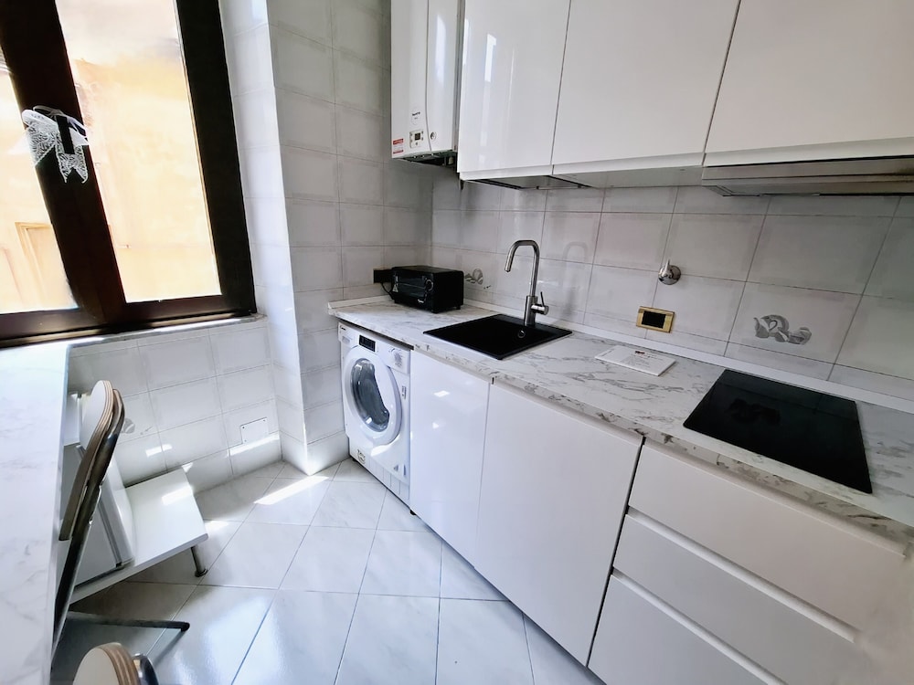 Rhome Sweet Rhome Suite 35/40